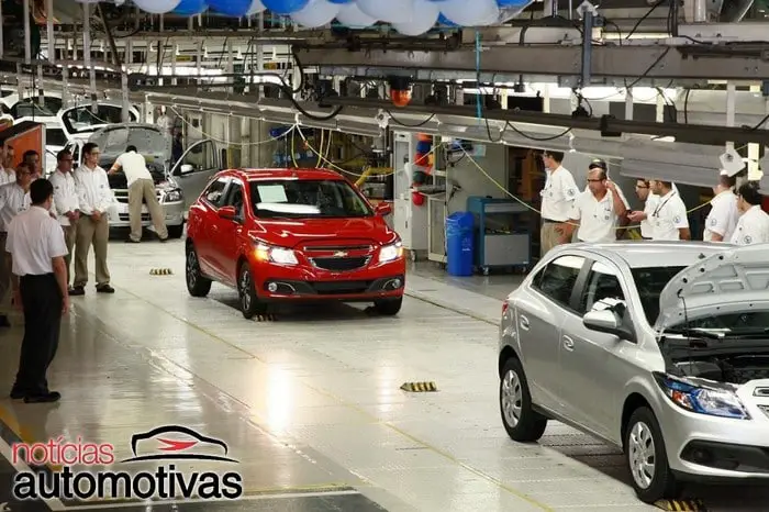 NOTAS INTERESSANTES - Página 28 Linha-de-produção-GM-Gravataí-700x466