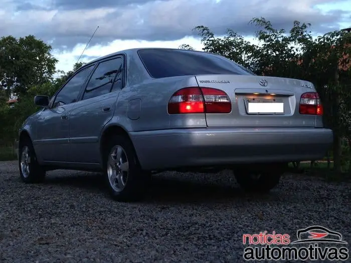 Carro toyota corolla ao 2000