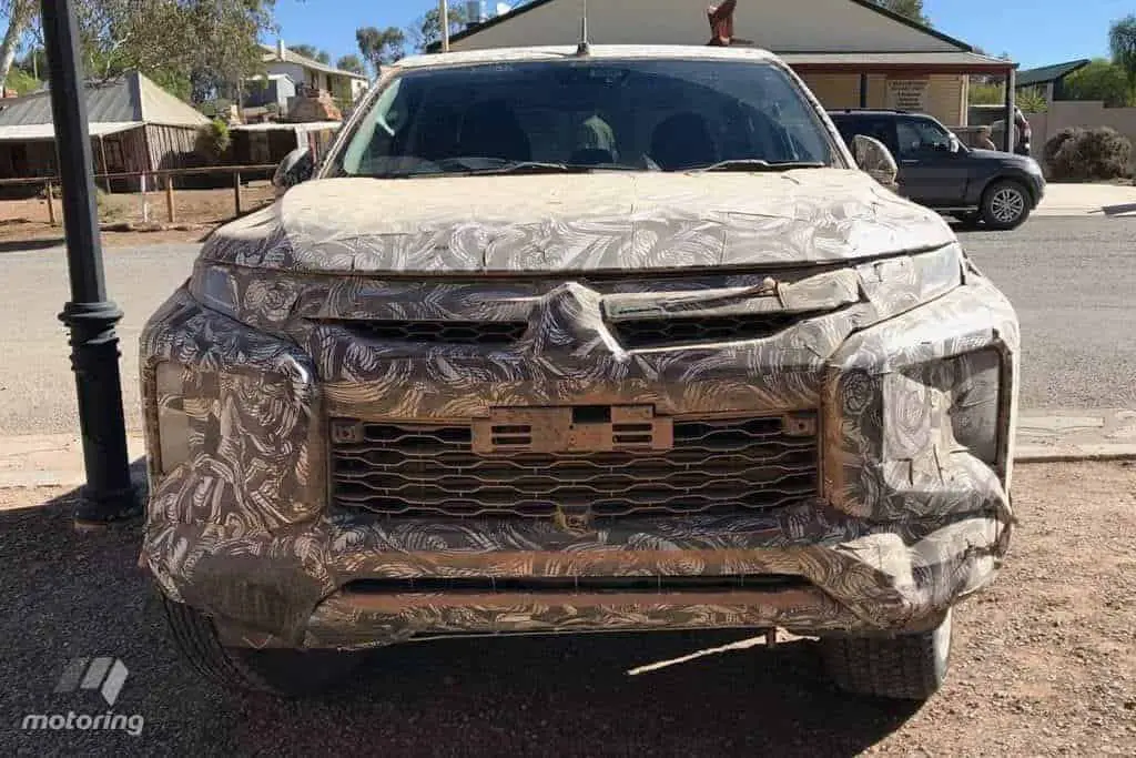 Mitsubishi L200 Triton Sport é flagrada com estilo do Outlander  